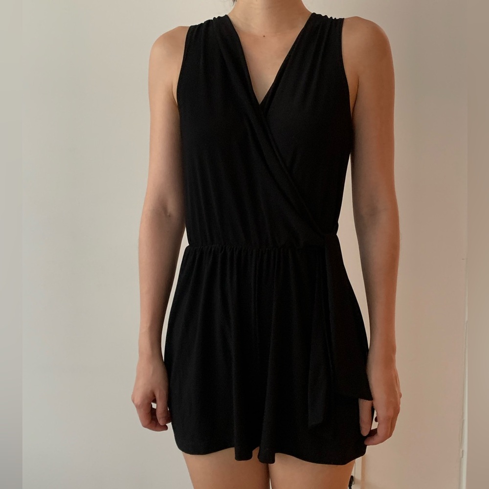 Express V-Neck Surplice Tie Waist Romper, XXS